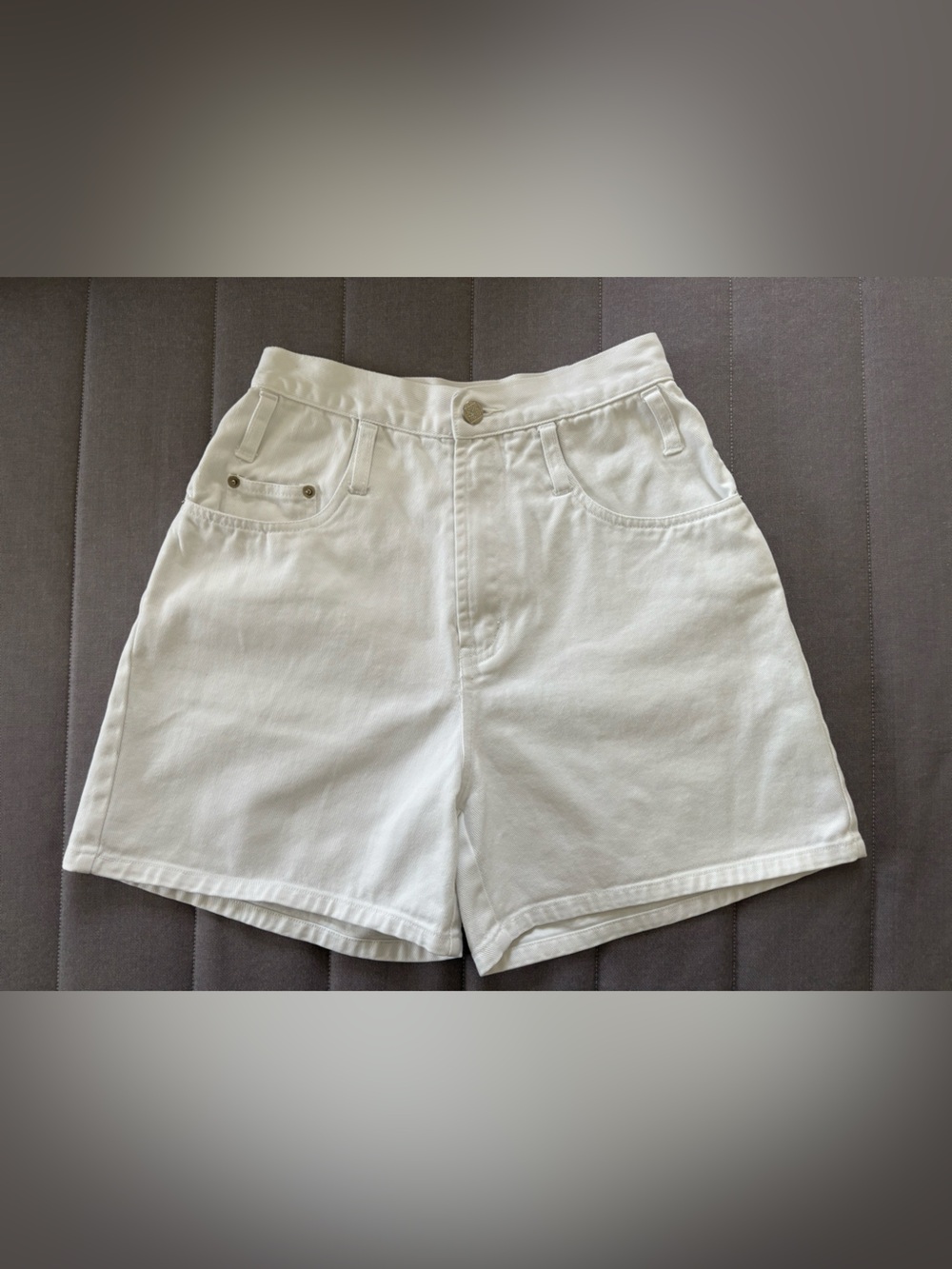 Vintage High-Rise White Denim Shorts for Women - Picture 11 of 12
